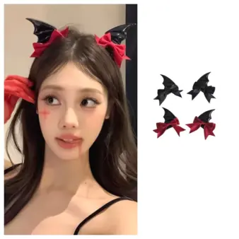 Devil Horn Bat Wing Hair Clips – Black & Red Bow Hairpins for Cute Halloween Cosplay & Gothic Styling model