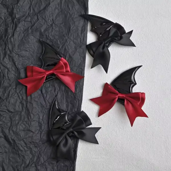 Devil Horn Bat Wing Hair Clips – Black & Red Bow Hairpins for Cute Halloween multicolour