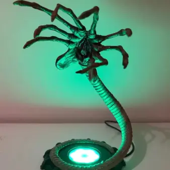 Horror Creature Tentacle Lamp – Color LED Sci-Fi Night Light for Halloween & Desk Decor green
