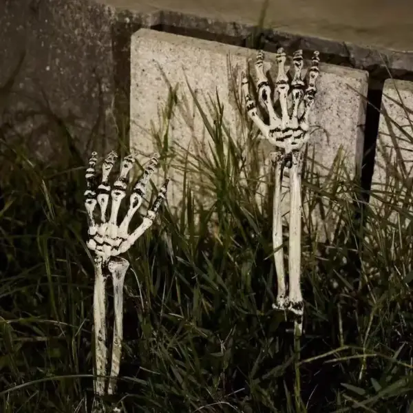 Skeleton Garden Stakes for Halloween Ground Insert Skull Head & Bony Hand Props for Yard Lawn & Path Decor on grass