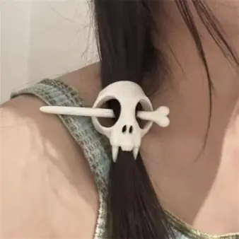 Skull Skeleton Hair Stick – Gothic Luminous Hairpin & Bone Hair Clip for Halloween & Goth Style white